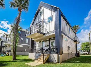 Modern Luxury in Historic Lincolnville - 7