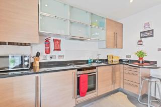 Majestic Mews Apartment with Free Parking - By My Getaways - 7