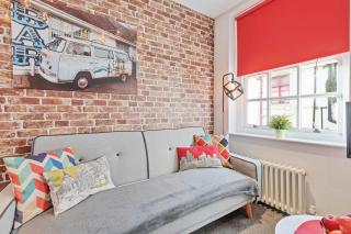 Majestic Mews Apartment with Free Parking - By My Getaways - 6