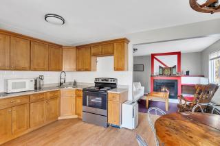 Luxury Mountain Getaway - 6 bed, 3 bath, hot-tub, fire-pit, game-room - 1