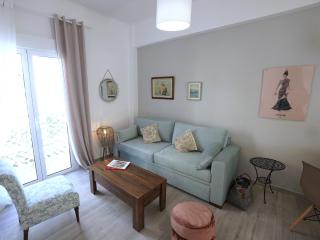 Central Apartment with Spacious Balcony - 9