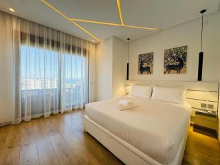 Sunlit 2-Bedroom Apartment with a Pool & Sea Views - 8