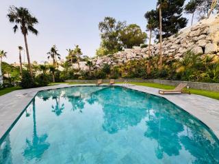 Sunlit 2-Bedroom Apartment with a Pool & Sea Views - 9