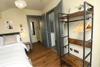 Stylish 2BR 2BA Apartment Walk To Town & Station Free Parking - 3