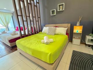 Landmark Seaview Cozy Family Suite with Balcony 6 Pax - 2