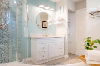 Cozy Coastal Cottage Whole House Sleeps 10 - 8