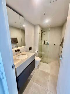 2BR-2BR-2Cars -CBD-Pool-sleeps 6 - 5