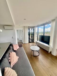 2BR-2BR-2Cars -CBD-Pool-sleeps 6 - Canberra - 2