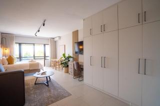 Cozy Luxe Retreat Stylish 2 Sleeper Apartment - 3