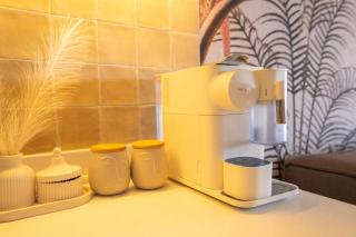 Cozy Luxe Retreat Stylish 2 Sleeper Apartment - 2