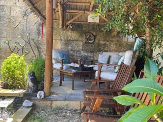 R and R Red Room - 3