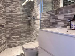 Suite 45 - East Harlem, Manhattan by Monthier - 3