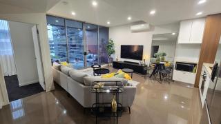 LUXE Waterloo 1 bed with parking gym & pool - 3