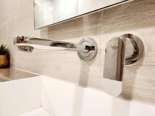 PROMO Luxury 2BR SuitePrime Spot - 5