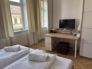 Viennese charm near the main train station for 2-4 people - 9