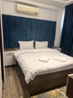 Gold pyramids view - 1