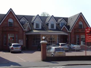 Villa Hotel - Hamilton - 9