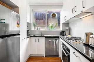 Serene 2-Bed Apartment in St Kilda - 1