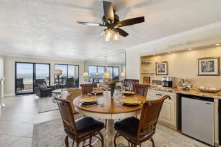 Elegant spacious beachfront, free seasonal beach service, huge lanai - 1