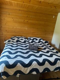 double bed short stay cabin - 8