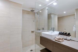 2BR Ground-Floor Gem, Walk to Everything, 2 Pools - 6