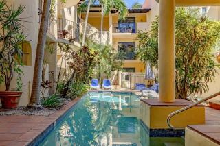 2BR Ground-Floor Gem, Walk to Everything, 2 Pools - 5