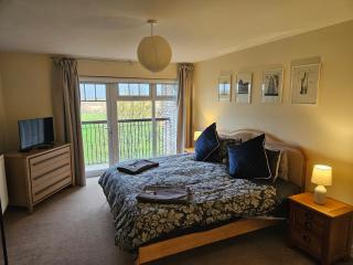 Carlisle Stunning 2 Bed Appt with Parking 5 mins J42 M6 - 3