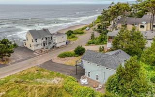 The Cozy Pelican - 1