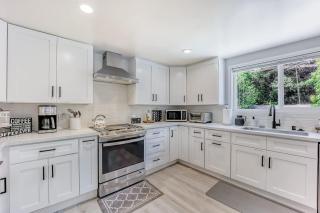 601-Lavish Family Home w AC & Patio near Meta & Stanford - 3