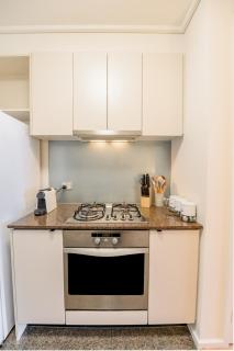 Spacious Apartment in Prime Southbank Location - 6