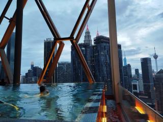Scarletz Suites KLCC Inifinity Pool by Ixora - 9