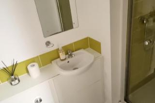 Central Liverpool 1-Bed Apartment - 7