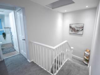 Stylish 2BD, Near O2, WIF, Sleeps 6, London - 1