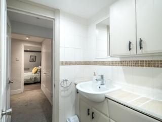 Stylish 2BD, Near O2, WIF, Sleeps 6, London - 8