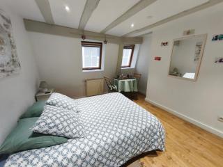 Chambre - Centre historique - Equipée - Salle d'eau et WC privés - 9