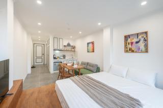 BRAND NEW Modern Style Studio - 1