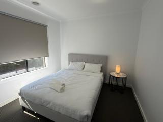 Living Waters Retreat - Kalkallo - Luxury Holiday Home With Free EV Dock!! - 6
