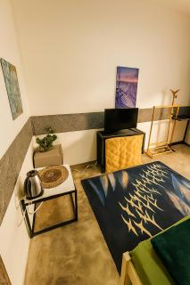 Full Moon Confidence Cave Rest After the Rave - 0