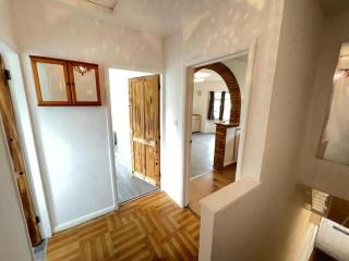 Comfortable 1-Bed Stay Near Amenities Parking - 4