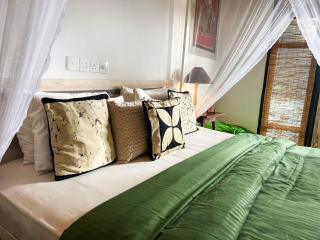 Rowinrich Cottages - 1