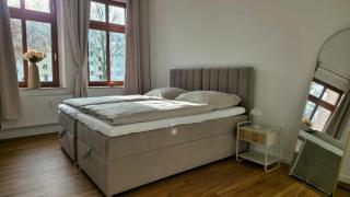 Cream & Cozy Apartment - 5