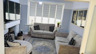 Elegant 4BR Home: Stylish Comfort Retreat - 7