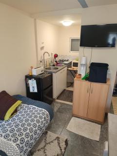 Petit studio bien équipé - 7