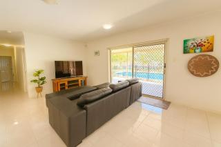 Luxury Retreat with Resort Pool, Home Cinema - Park Ridge - 8