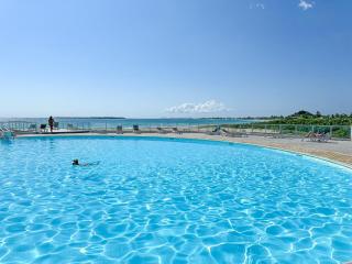 Front line unit 520 ft2 - 48 m2, on second floor, stunning ocean view - 2