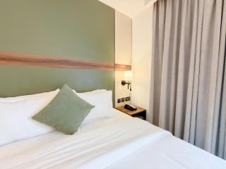 Coral Beach Hotel & Spa - 7