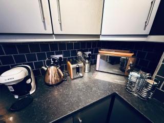 The Duff 1 Bed Flat Walk to Marina Shops and Train - 8