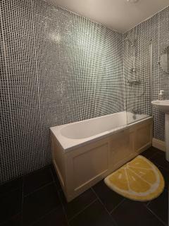 The Duff 1 Bed Flat Walk to Marina Shops and Train - 6