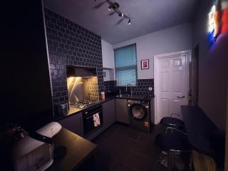 The Duff 1 Bed Flat Walk to Marina Shops and Train - 3