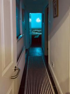 The Duff 1 Bed Flat Walk to Marina Shops and Train - 2